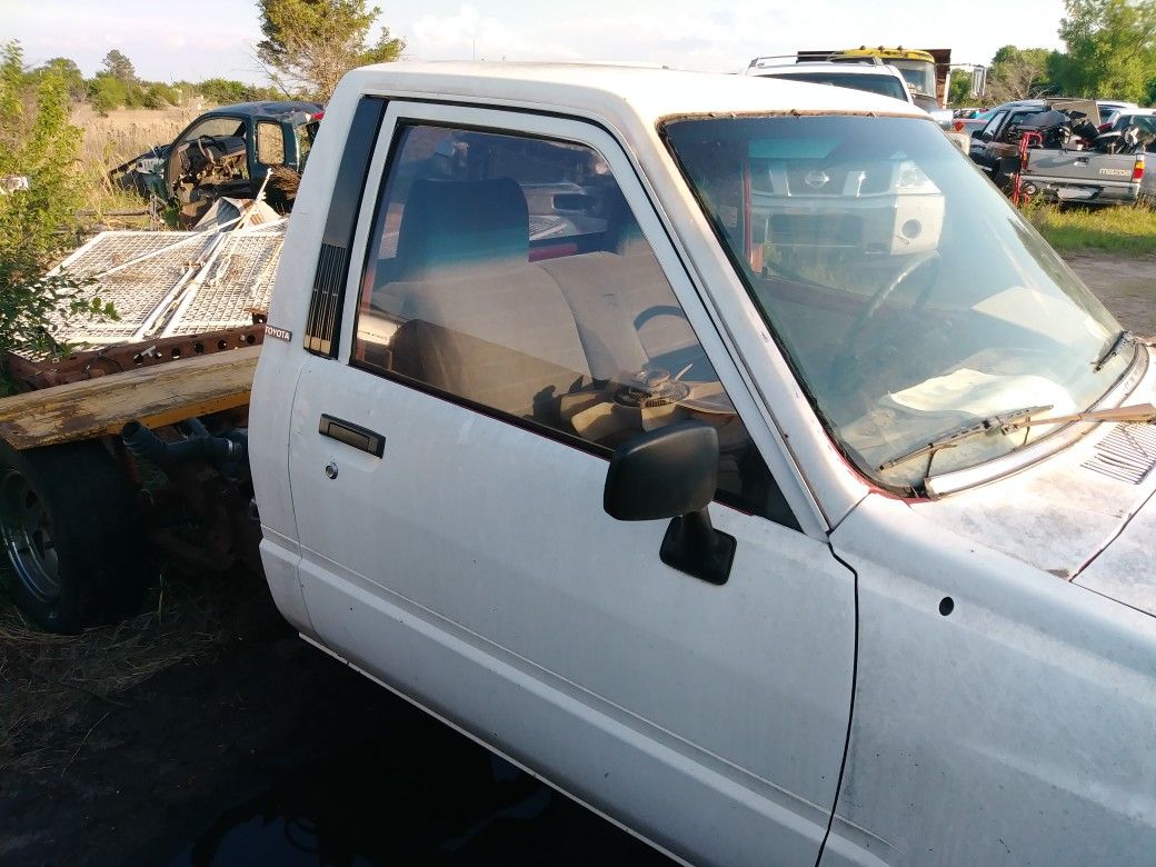 Buying Toyota Tundra Tacoma pu Nissan Titan Frontier pu Datsun pu 720 620 521 520 320 220