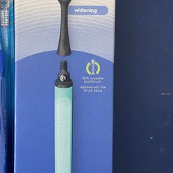 Oral-B Clic Starter Kit Teal Toothbrush Handle with Soft Brush Head