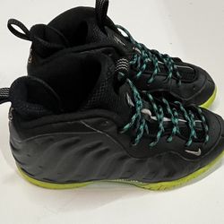 Nike Boys Little Posite One DZ2853-001 Black Basketball Shoes Sneakers Size 2Y