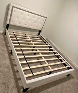 NEW IN BOX White Faux Leather Platform Bed Frame King & Queen Size