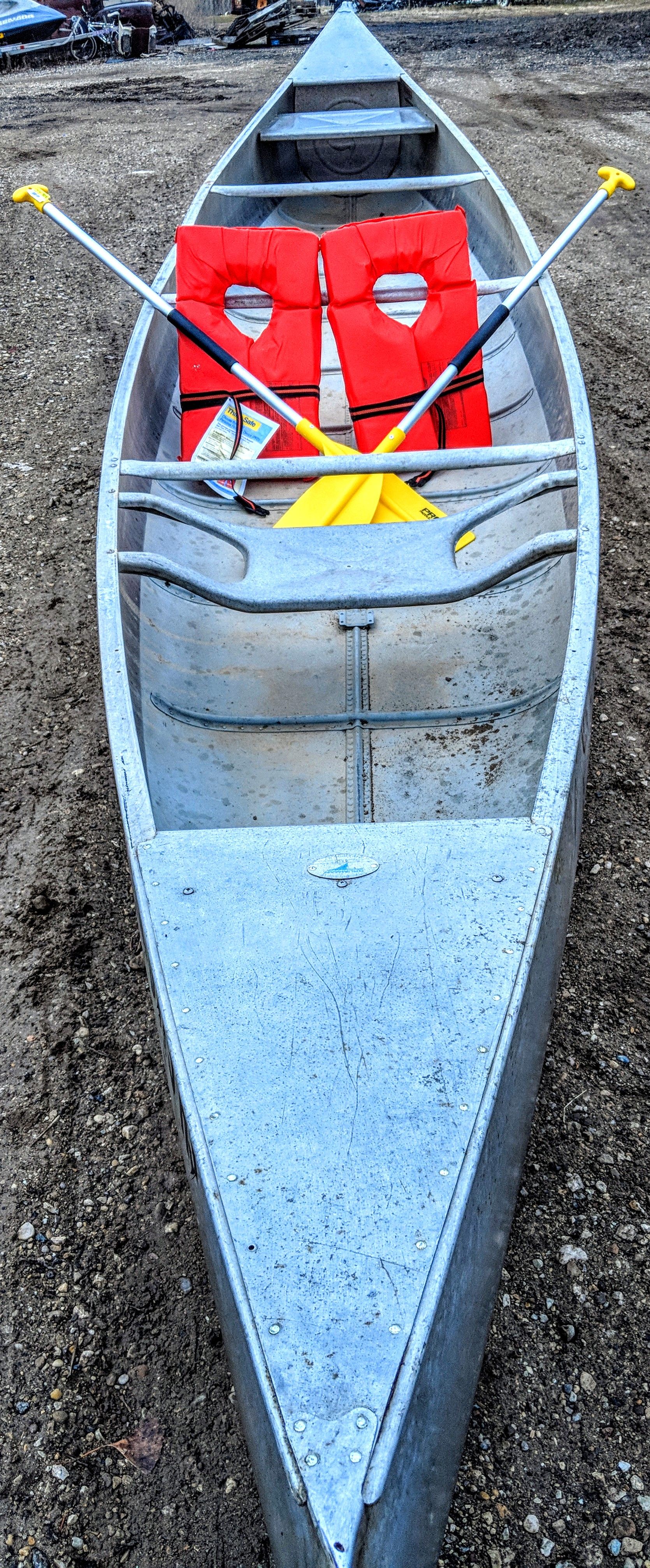 18' Aluminum Grumman Canoe with Accessories