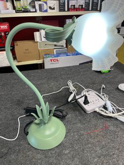 Amazing lamp I want to keep for myself, but I can’t. I’m a reseller.