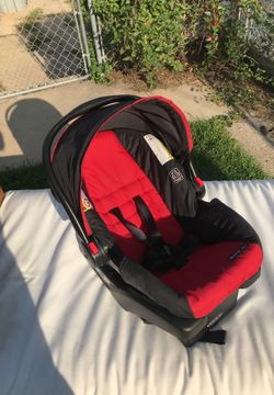 Baby’s car seat carrier