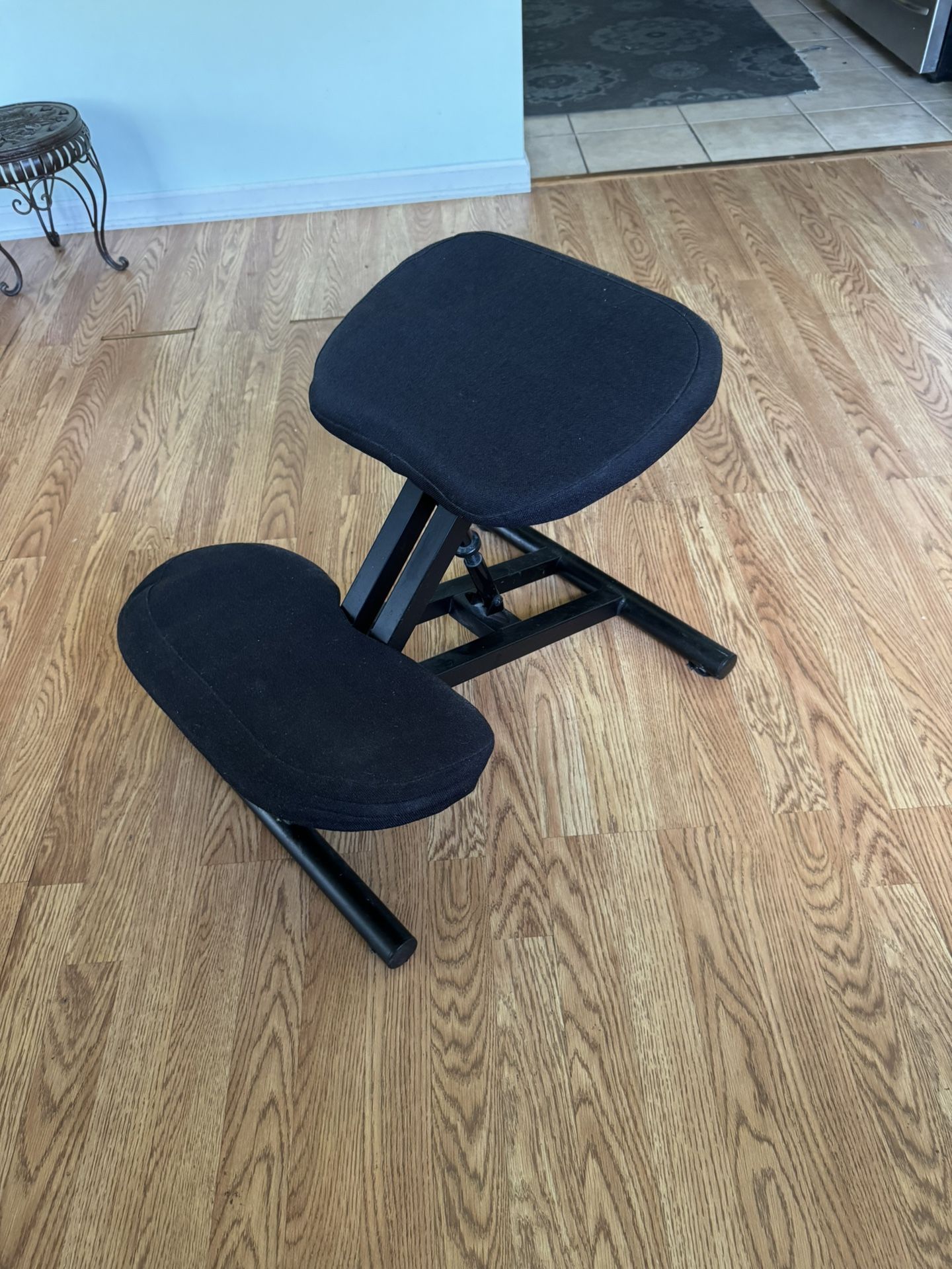 Kneeling Chair / Shoe Wearing Chair