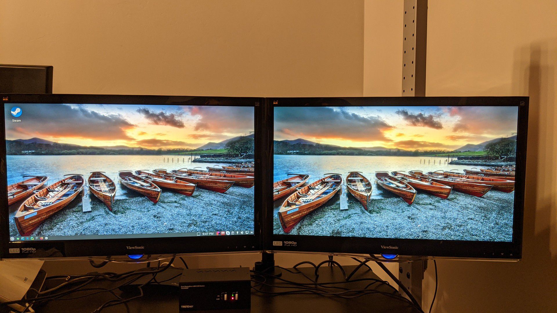 1920 x 1080 24" Dual monitor with dual monitor desk mount