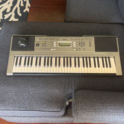 Yamaha PSR-E353 Keyboard 
