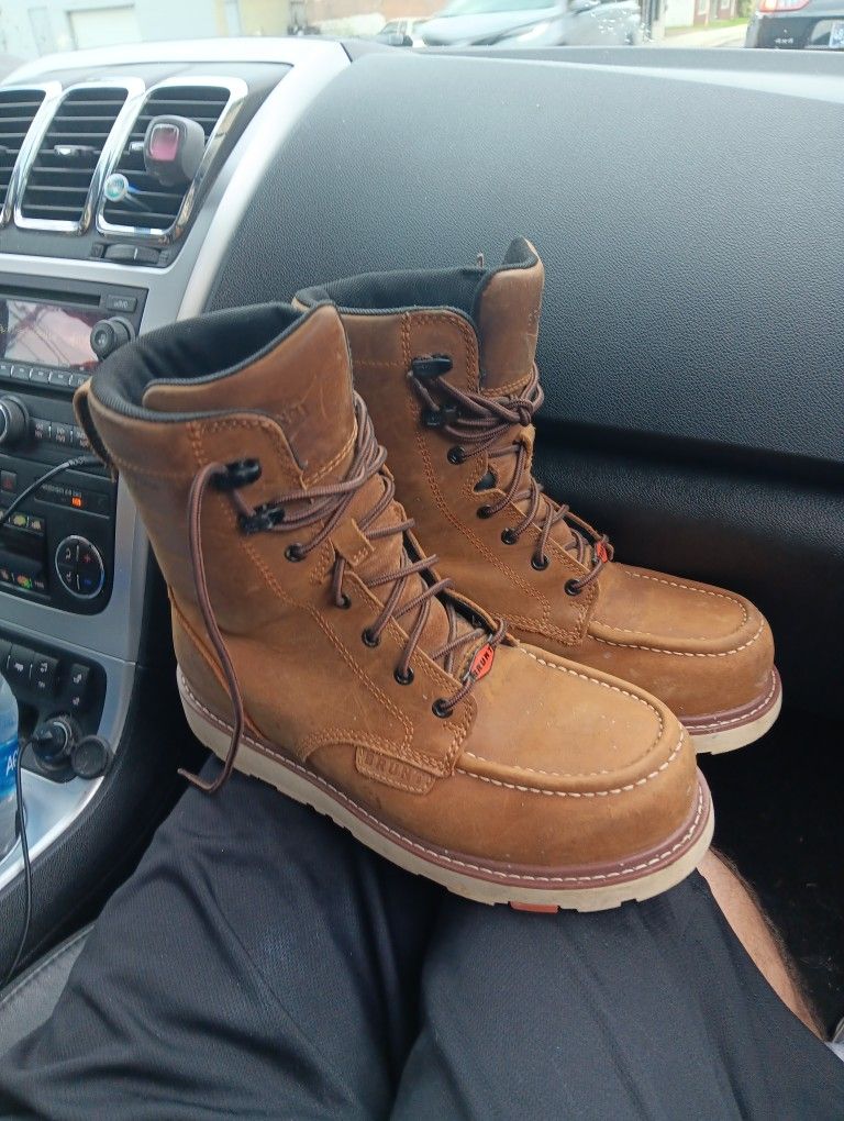 Like New Brunt Boots