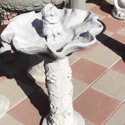 New Bird Bath Made Out Of Cement Beautiful Yard Decoration 