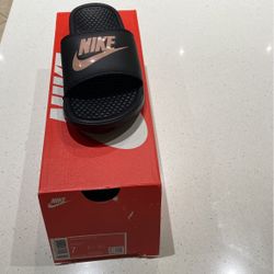 New Nike Flip Flops
