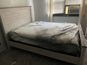 Moving sale. Queen size bed set