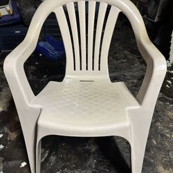4 Plastic Chairs 