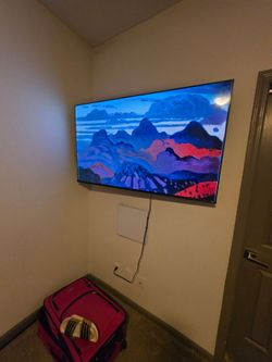 MOVING SALE!!! PRICE NEGOTIABLE 55" HISENSE Roku Smart TV