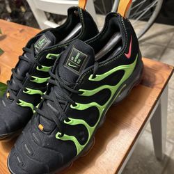 Nike Air VaporMax Plus Size 11.5 Men’s Athletic Sneakers ( Black Electric Green )