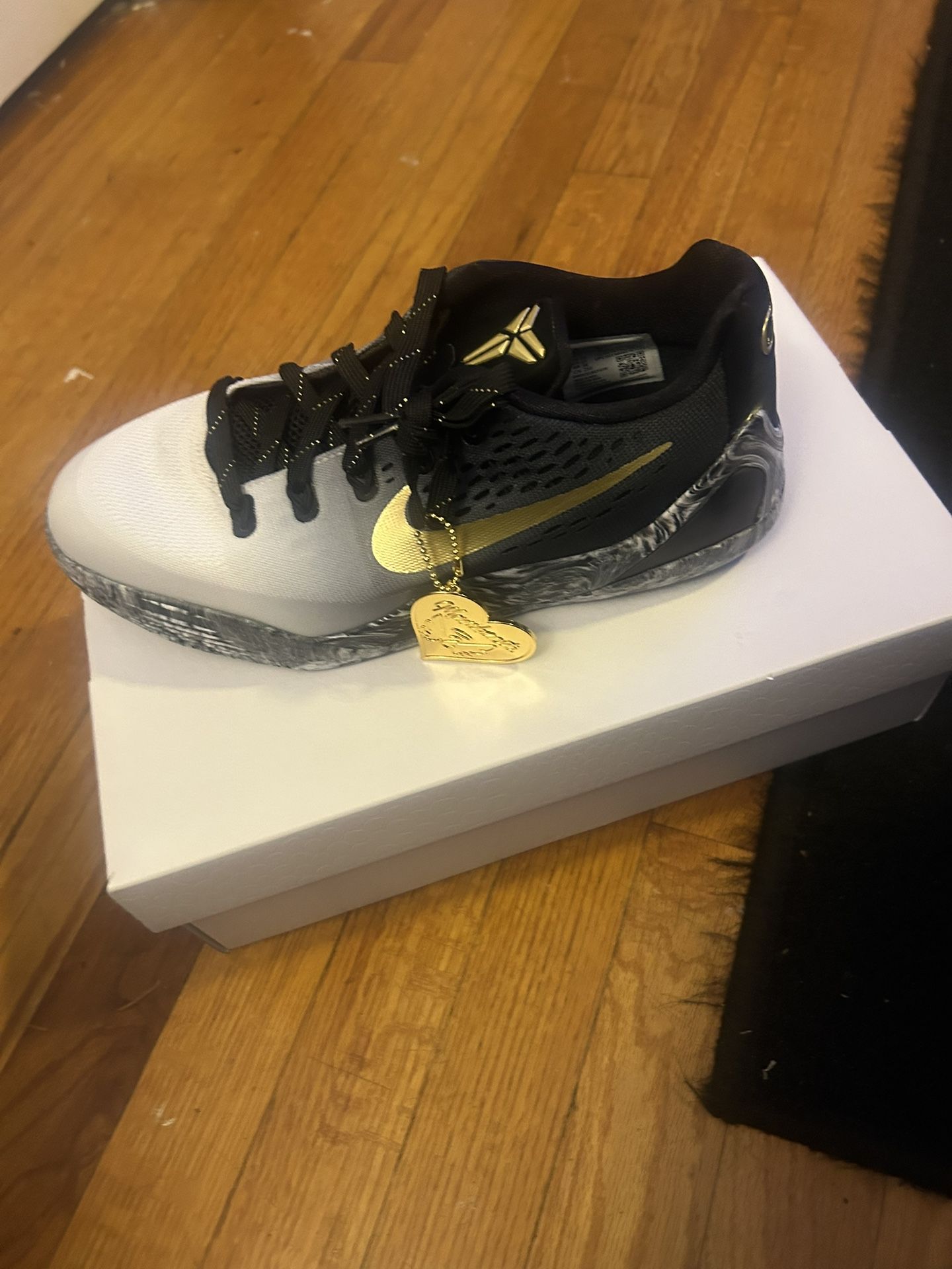 Kobe Mambacita Size 7 