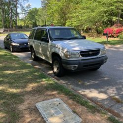 2000 Ford Explorer