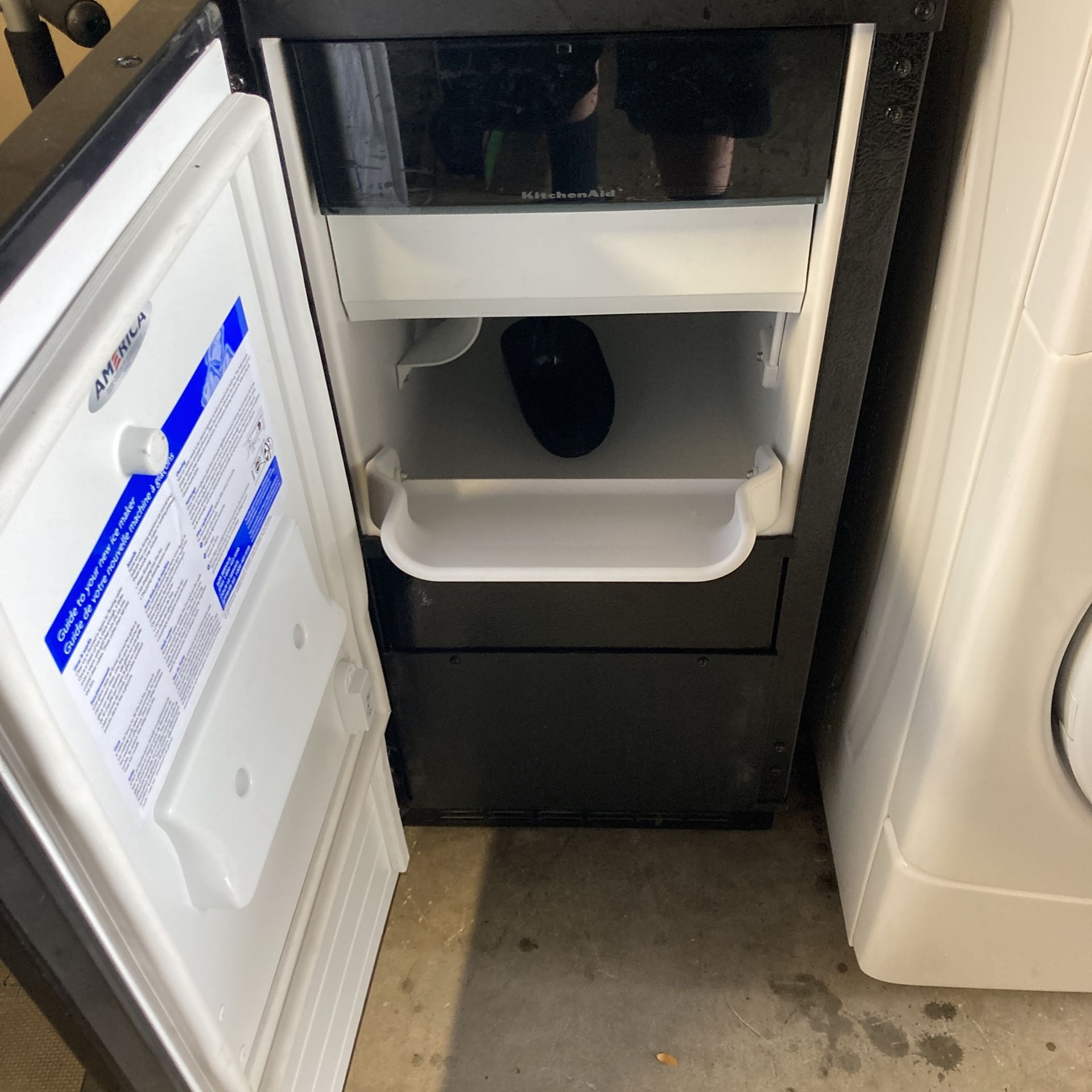 Kitchen Aid Ice maker 