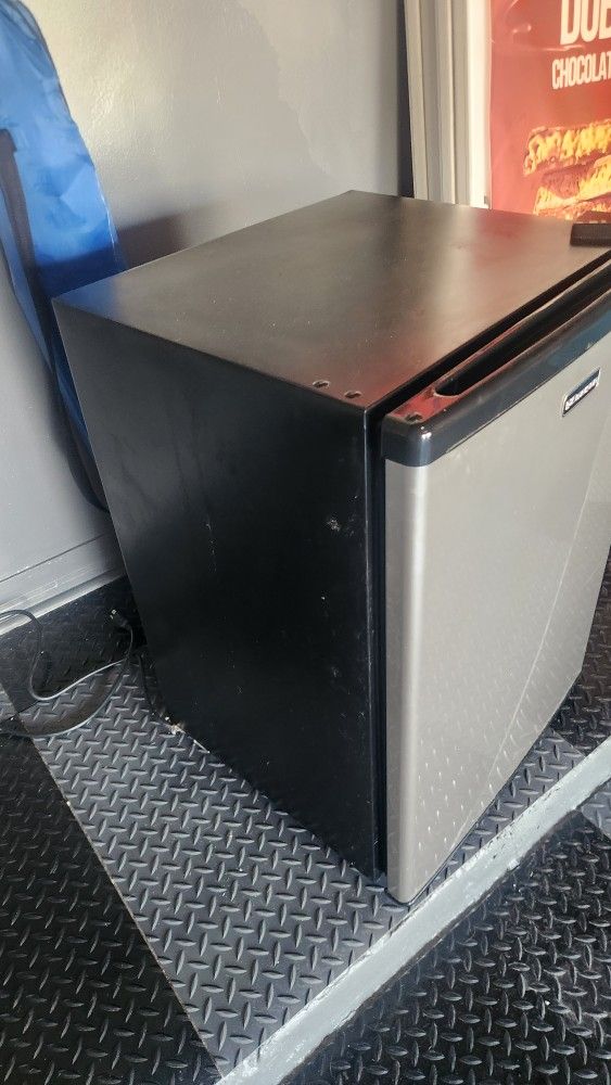 Single Door Mini Fridge Resistance Broke, It's Not Working