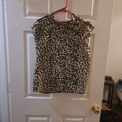 Leopard print sleevelist blouse