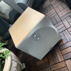 Energy encore 8 Subwoofer (includes 2 smaller speakers, and wires more pictures will be added)