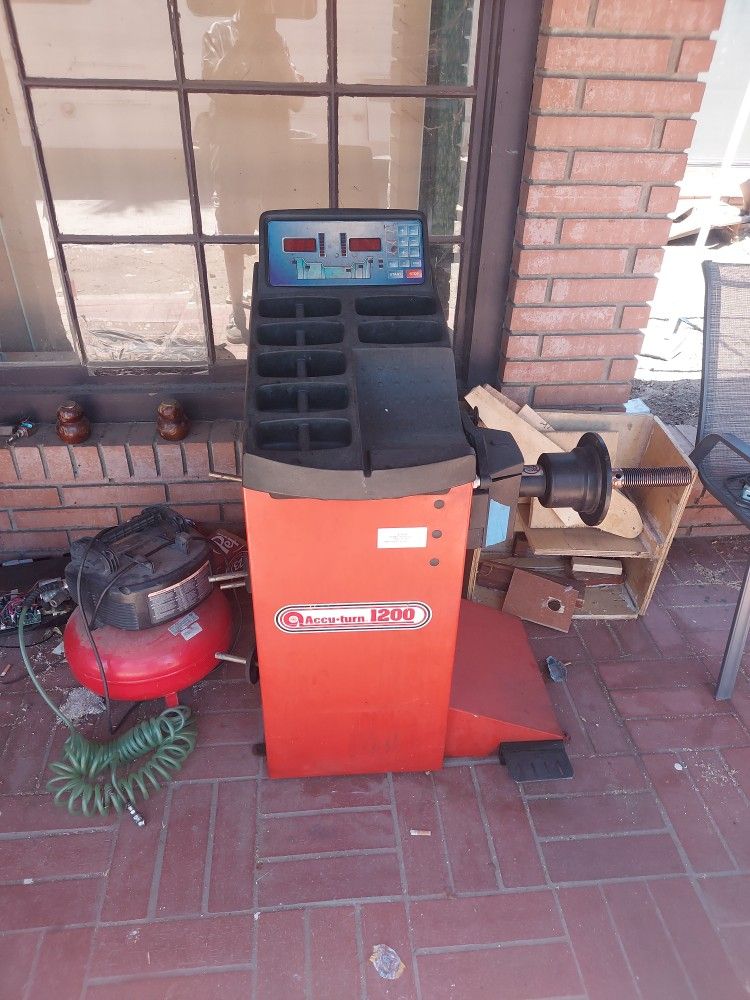 Tire Balancing Machine