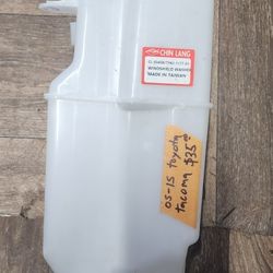 Toyota tacoma washer fluid bottle 05-15