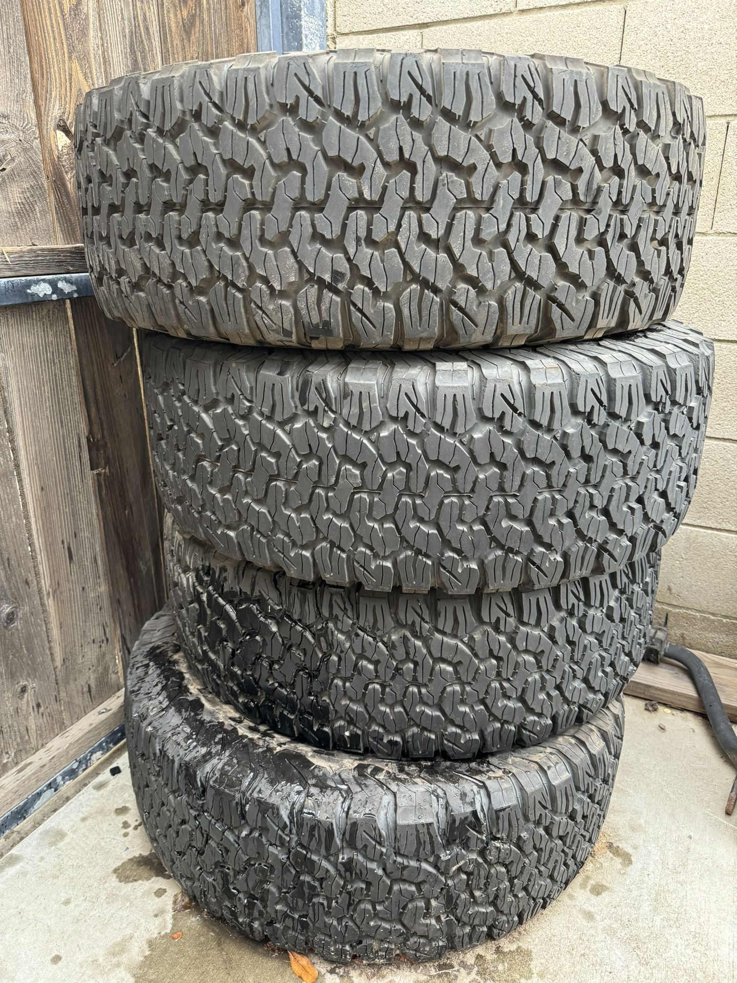 35x12.5R17 BF Goodrich K02 35” Tire Set for Sale in Jurupa Valley, CA