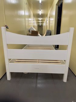 Twin size kids bed