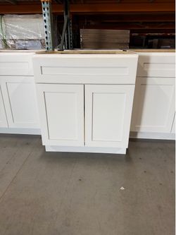 🚨 30” White Shaker Sink Base 🚨