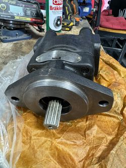 Hyster Fork-Lift Pump (New In Box)
