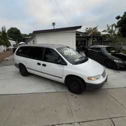 2000 Plymouth Voyager 7 Seater Can