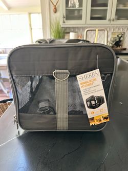 Brand new/never used Sherpa original deluxe pet carrier