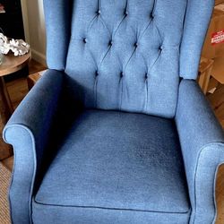Furniture Chair Recliner Blue in super nice condition moving out sale $75obo