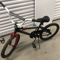 Black Magna Kids Boys 20” Wheels Age 6+ Good Condition 