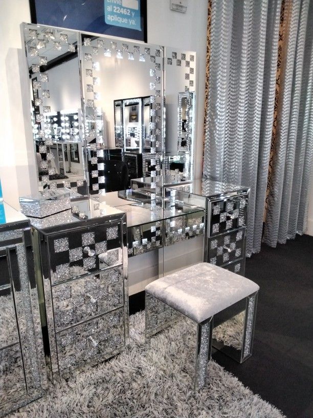 Sparkly Makeup Vanity With Bluetooth