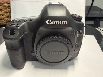Canon 5DSR 50.6 MP MINT  SC 377-