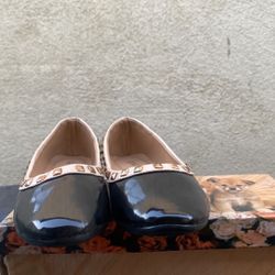 Womens flats