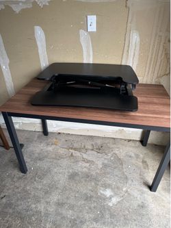 Adjustable desk converter riser