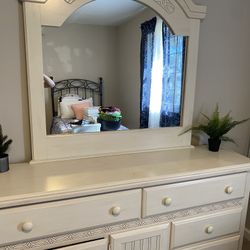 Dresser w/mirror