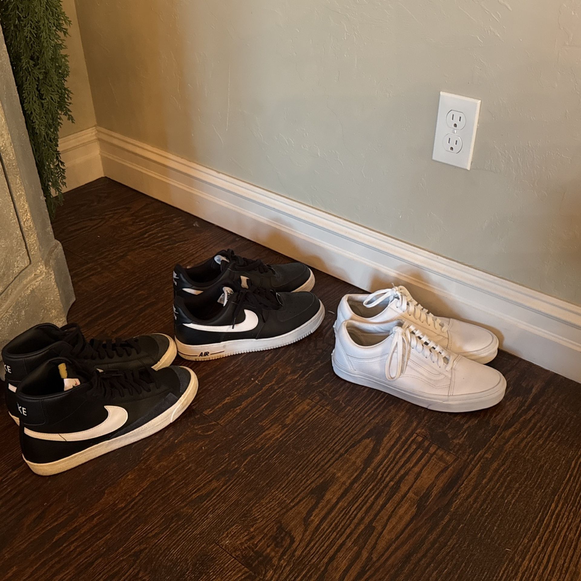 Men’s 8.5 Women’s 10 Nike Blazer Air Vans
