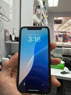 iPhone 11 Fully Unlocked 64Gb Black with Store Warranty