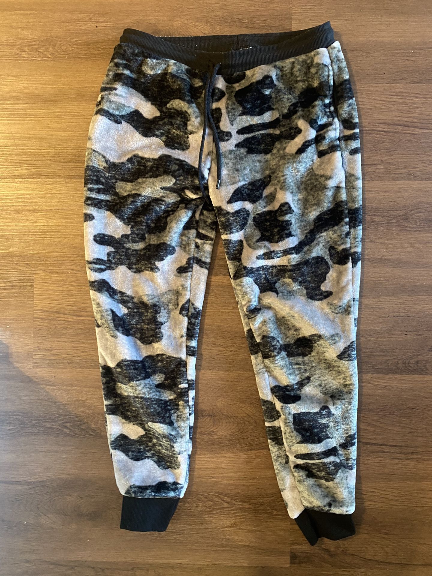 Womens Super Soft Size Medium Camo Pants