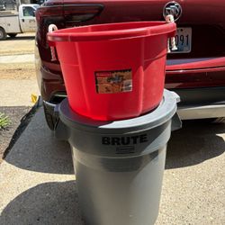 2 Rubbermaid Storage Items: Trash Can & Toy Tub