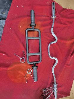 2" HOLE EZ-CURL BAR AND TRICEP BAR  WITH  CLIPS 
SOLID EXCELLENT CONDITION 
11525 S HALSTED DUNKIN DONUTS/7111.S WESTERN WALGREENS 
100$  CASH ONLY AS