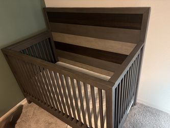 Beautiful Crib with wood paneling detail comes with crib mattress & mattress protector
