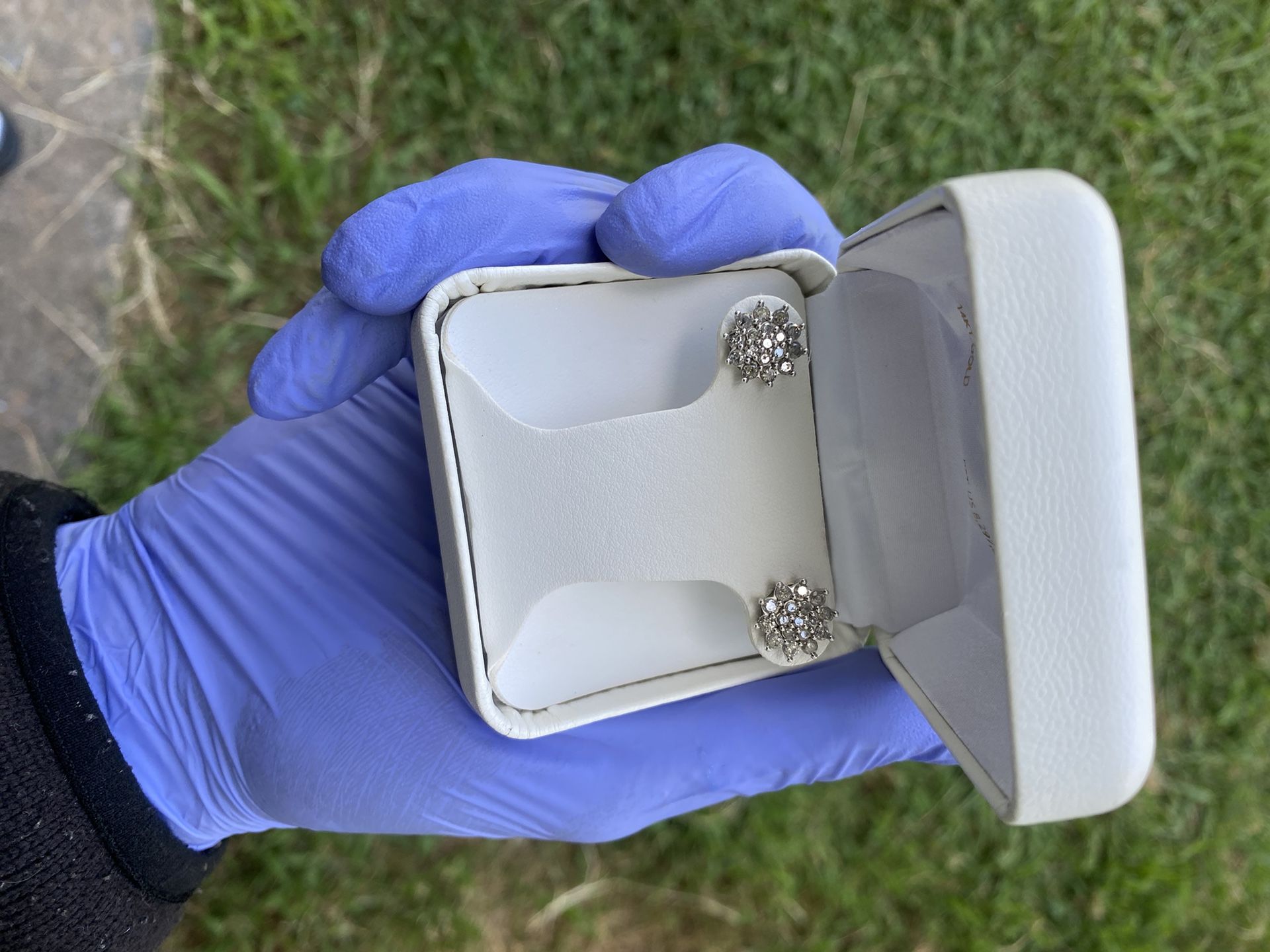 1 CT. T.W. Genuine white Diamond sterling silver star earrings