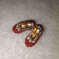 Vintage Wizard of Oz Ruby Slippers with Red Crystals Stone Pin Brooch 1”