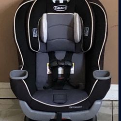 LIKE NEW GRACO EXTENDED 2FIT CONVERTIBLE CAR SEAT!!!!!