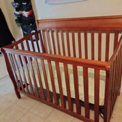 Baby Crib/Toddler Bed 