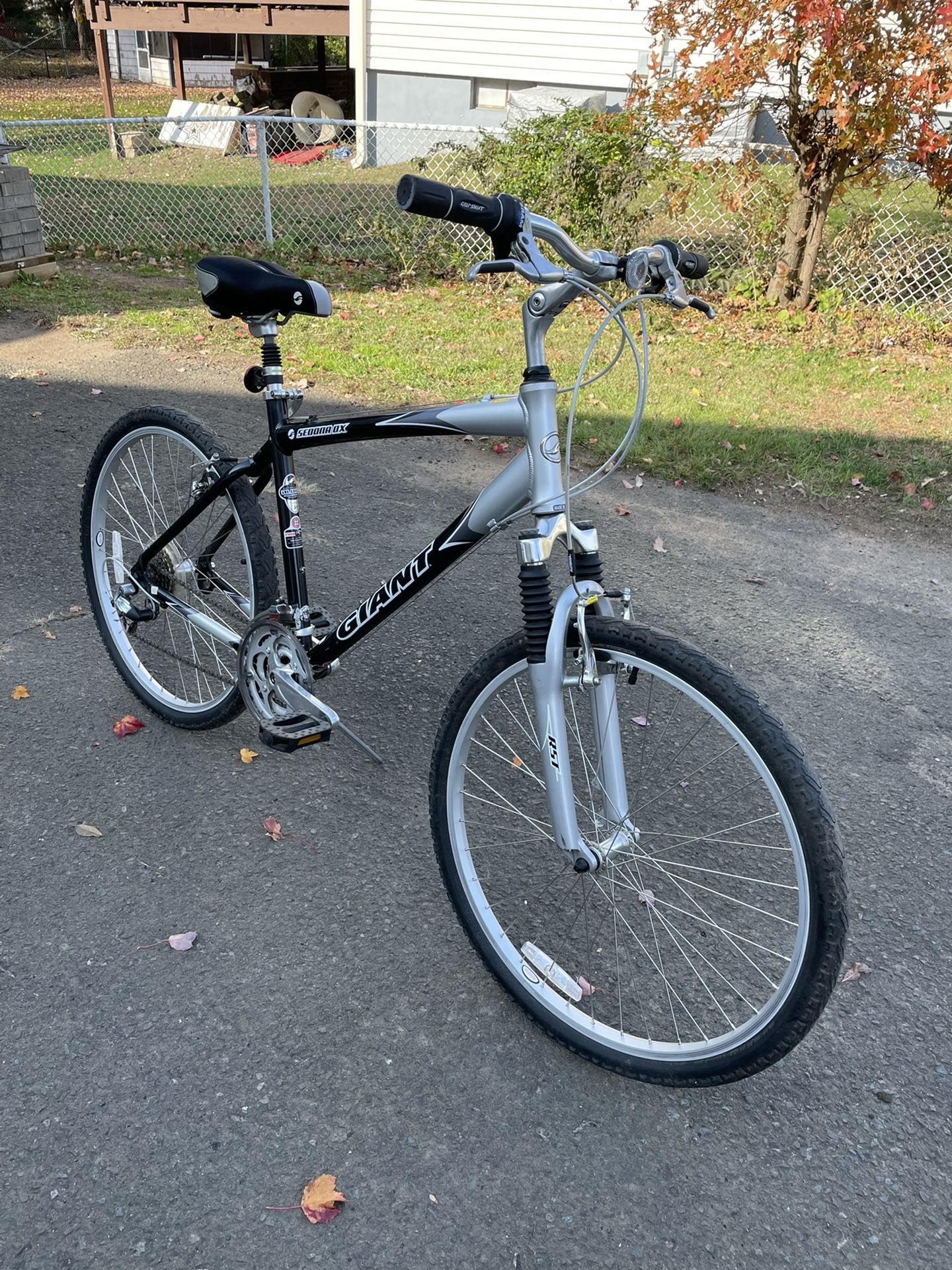 Giant Sedona DX Bike Barely Used