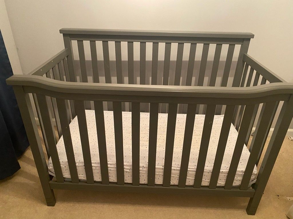 Baby Crib And changing Table 